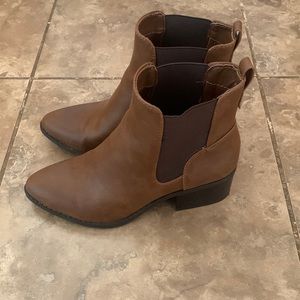 Size 5 Call it Spring Boots